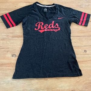 Nike Cincinnati Reds Womens V Neck Athletic T Shirt Size S Fitted Baseball tee
